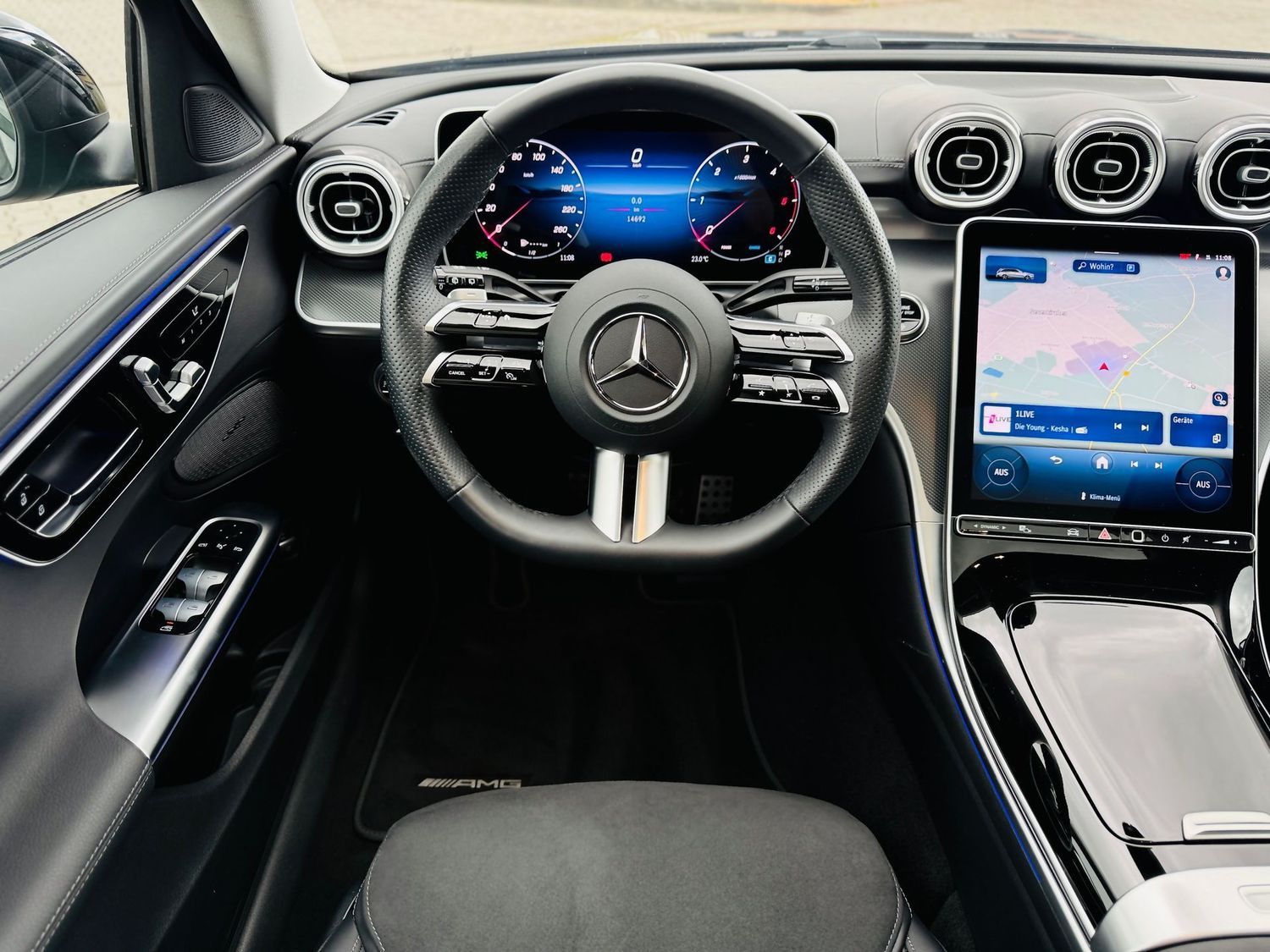 Fahrzeugabbildung Mercedes-Benz C 220 T d AMG & Night, Panodach, Memory, Winter,