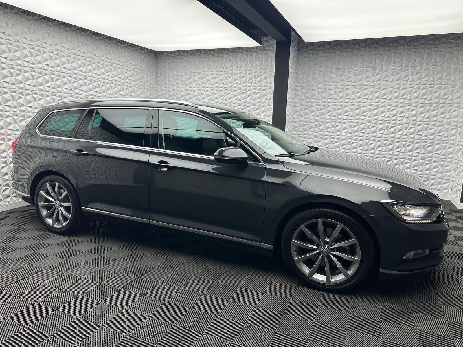 Fahrzeugabbildung Volkswagen PASSAT 2.0 TDI HIGHLINE/ACC/DCC/HUD/LED/RCAM/PDC