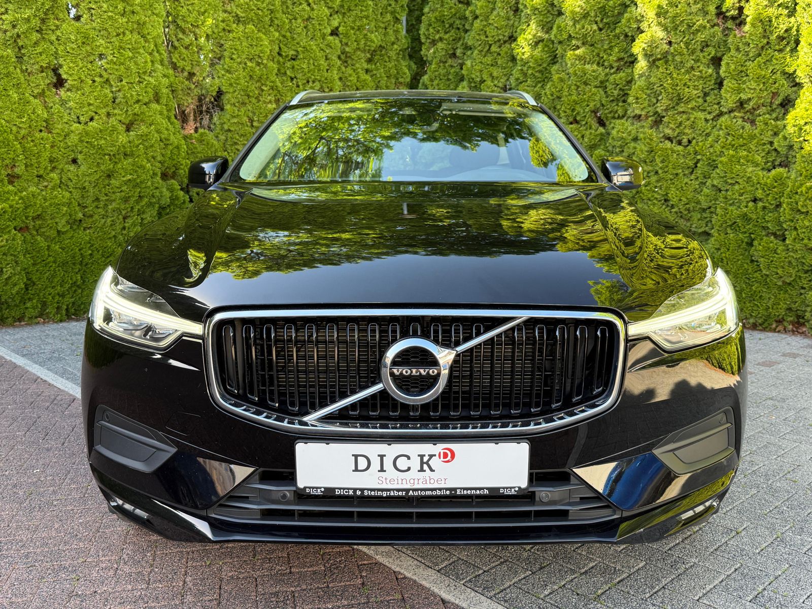 Fahrzeugabbildung Volvo XC60 Momentum Pro 2WD LED+NAVI+AHK+KAM+PARK+DAB+