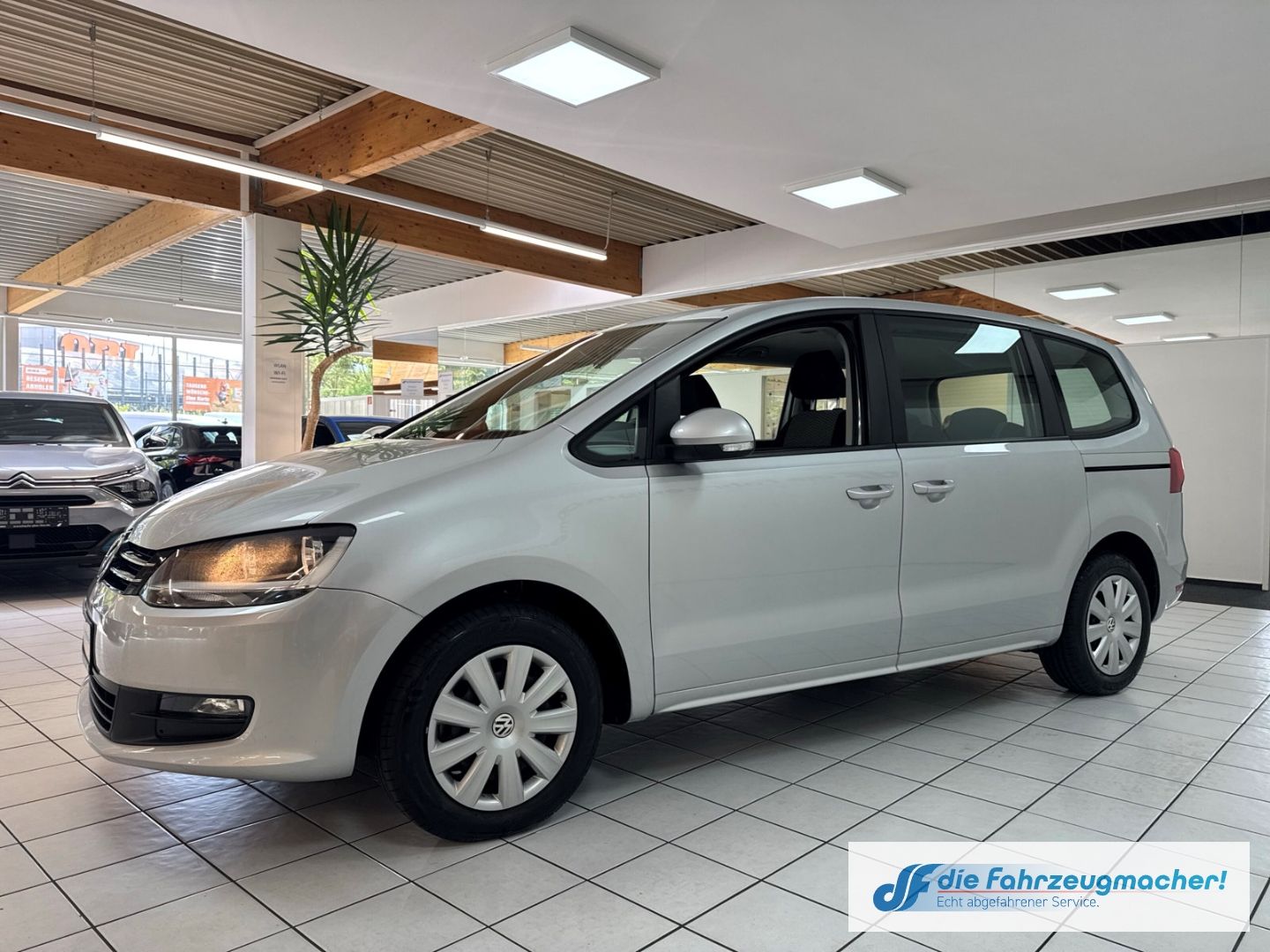 Fahrzeugabbildung Volkswagen Sharan Trendline BMT Dyn. Kurvenlicht Mehrzonenk