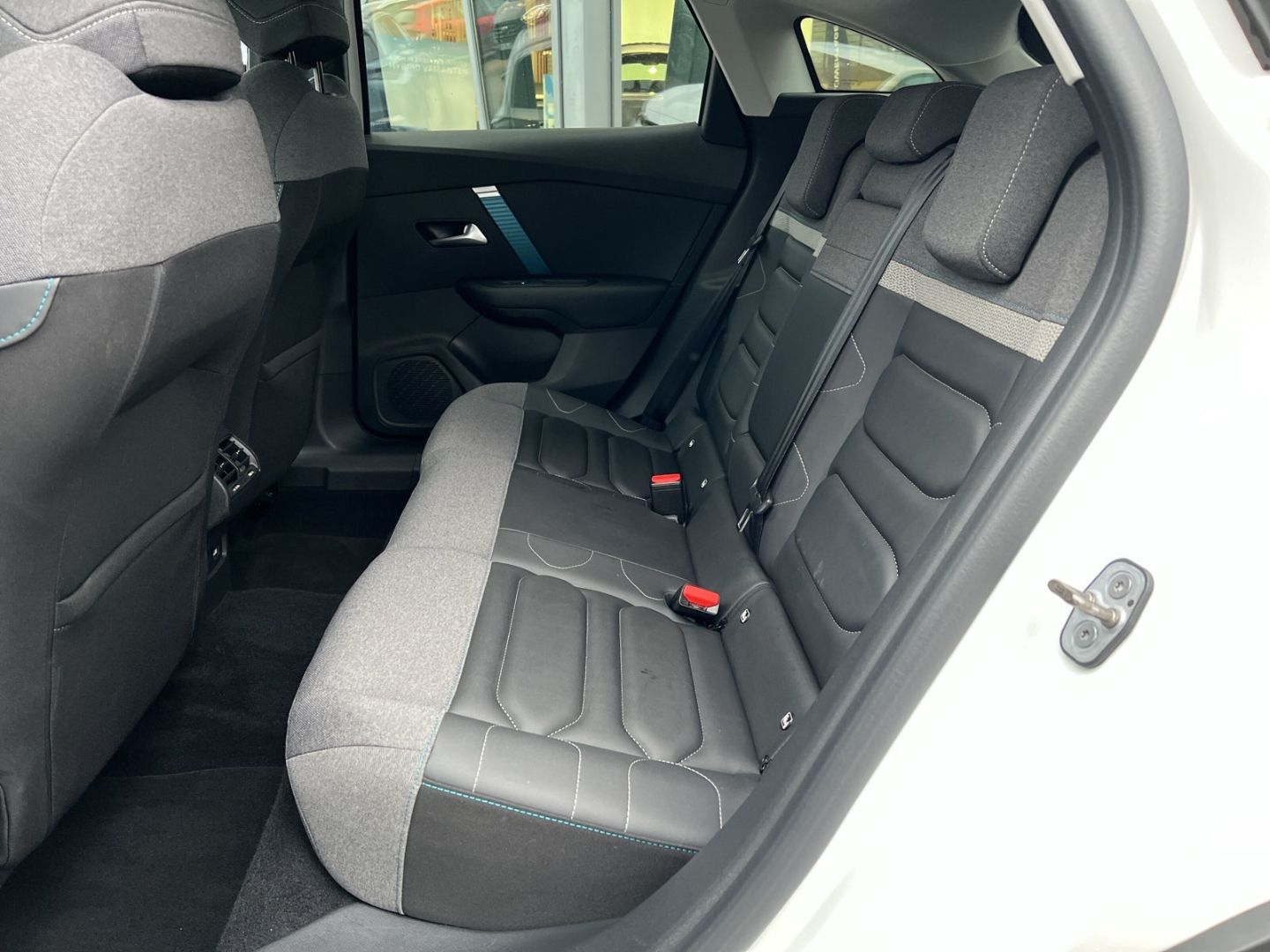 Fahrzeugabbildung Citroën C4 Elektro 136 Shine Navi 360 Kamera LED CarPlay