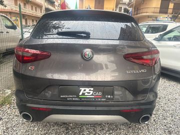 Alfa-Romeo Stelvio - 4