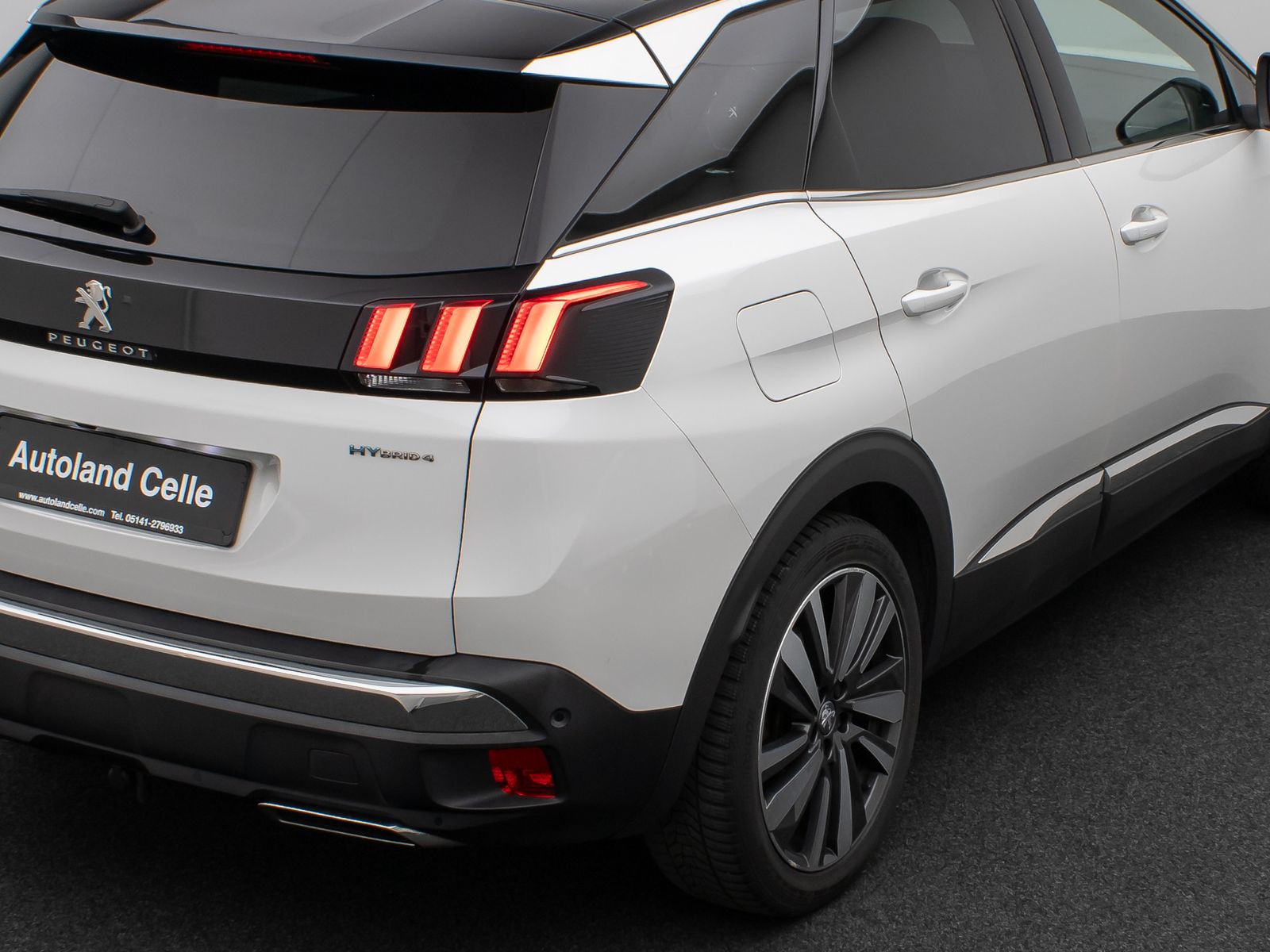 Fahrzeugabbildung Peugeot 3008 Hybrid4 300 GT Panorama 360° Massage AHK