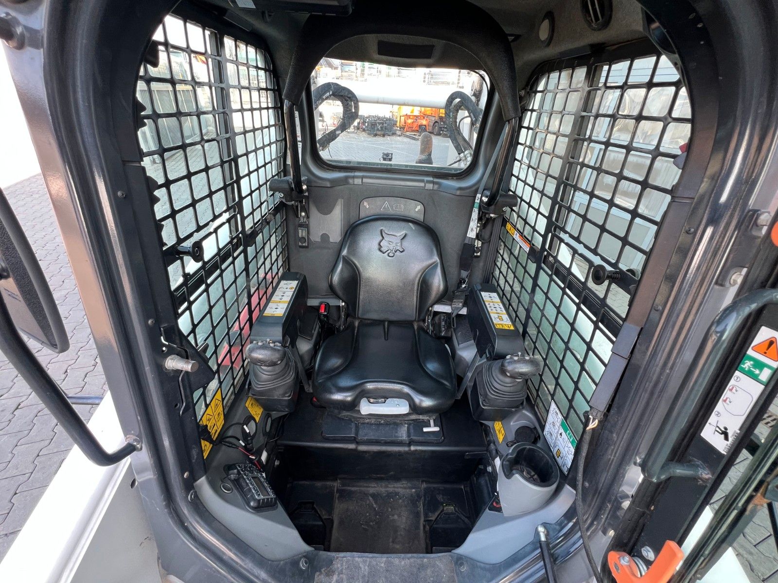 Fahrzeugabbildung Bobcat T770 / 1.793h / Klima / Gabel / Schaufel