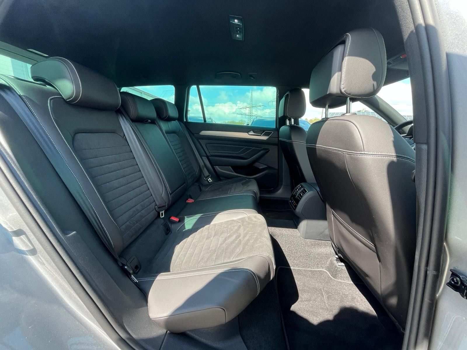 Fahrzeugabbildung Volkswagen Passat 2.0 TDI DSG Elegance MATRIX*AHK*ALCANTARA