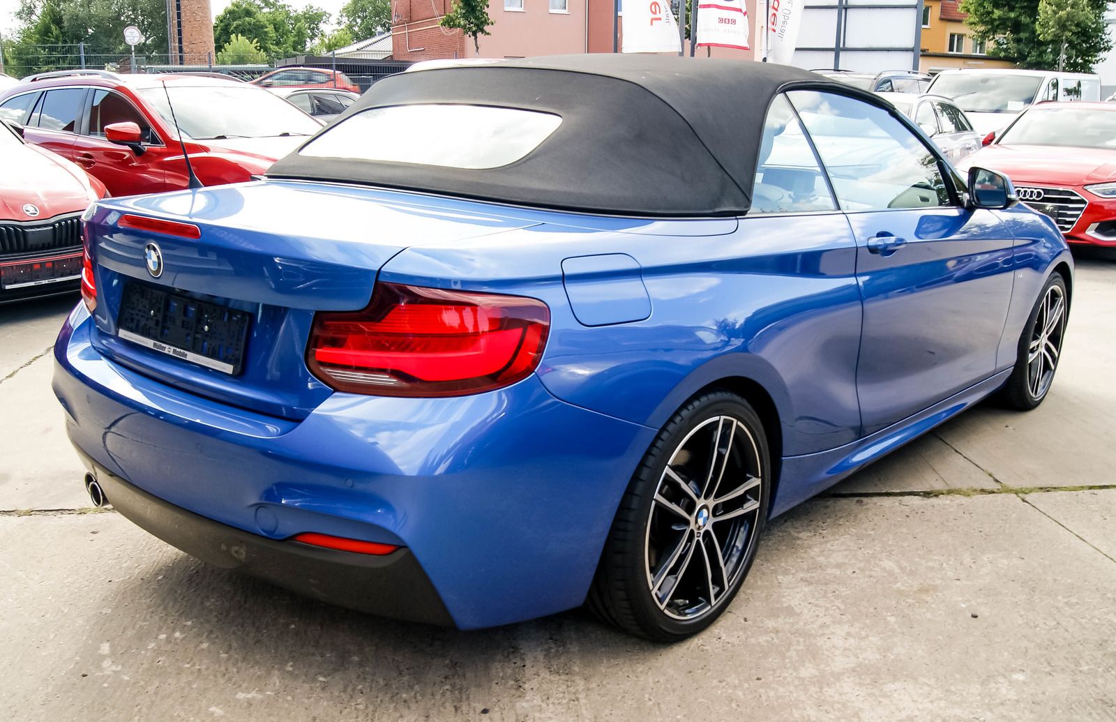 Fahrzeugabbildung BMW 220 d Cabrio M Sport Estoril NAVI LED KAMERA AHK