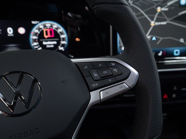 Golf Variant R-Line eTSI DSG Black-Style Pano AH