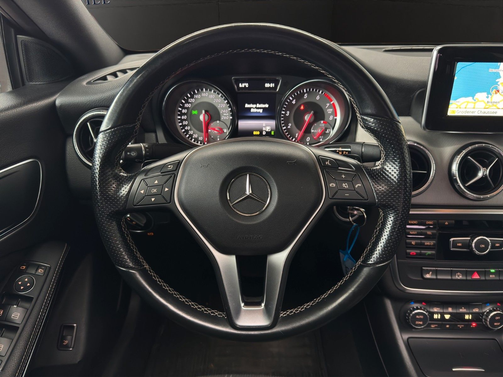 Fahrzeugabbildung Mercedes-Benz CLA 180 *Pano*Automatik*Bi-Xen*Navi*Sitzheizung