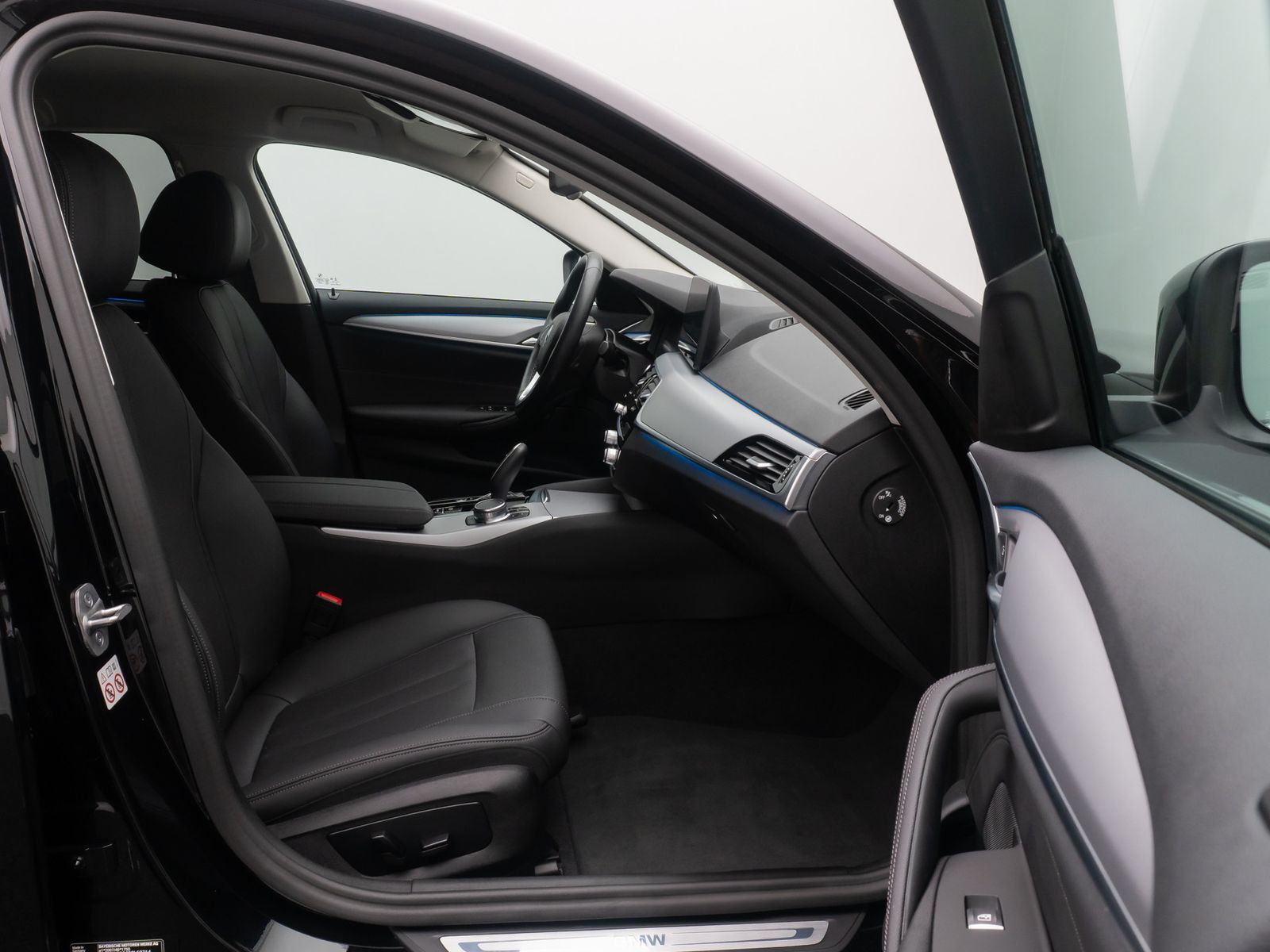 Fahrzeugabbildung BMW 530e Alarm AHK Laser DAB HUD Kamera Sport 18Zoll