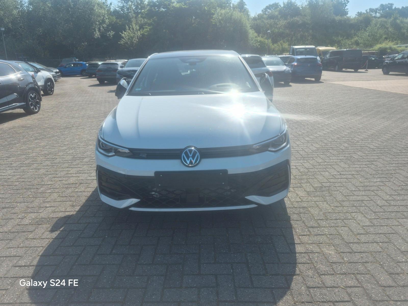 Volkswagen Golf 1.5 B R-line DSG