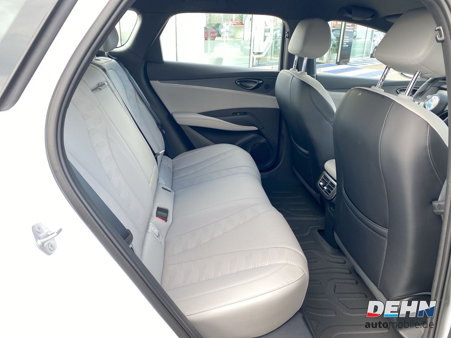 BYD SEAL 6