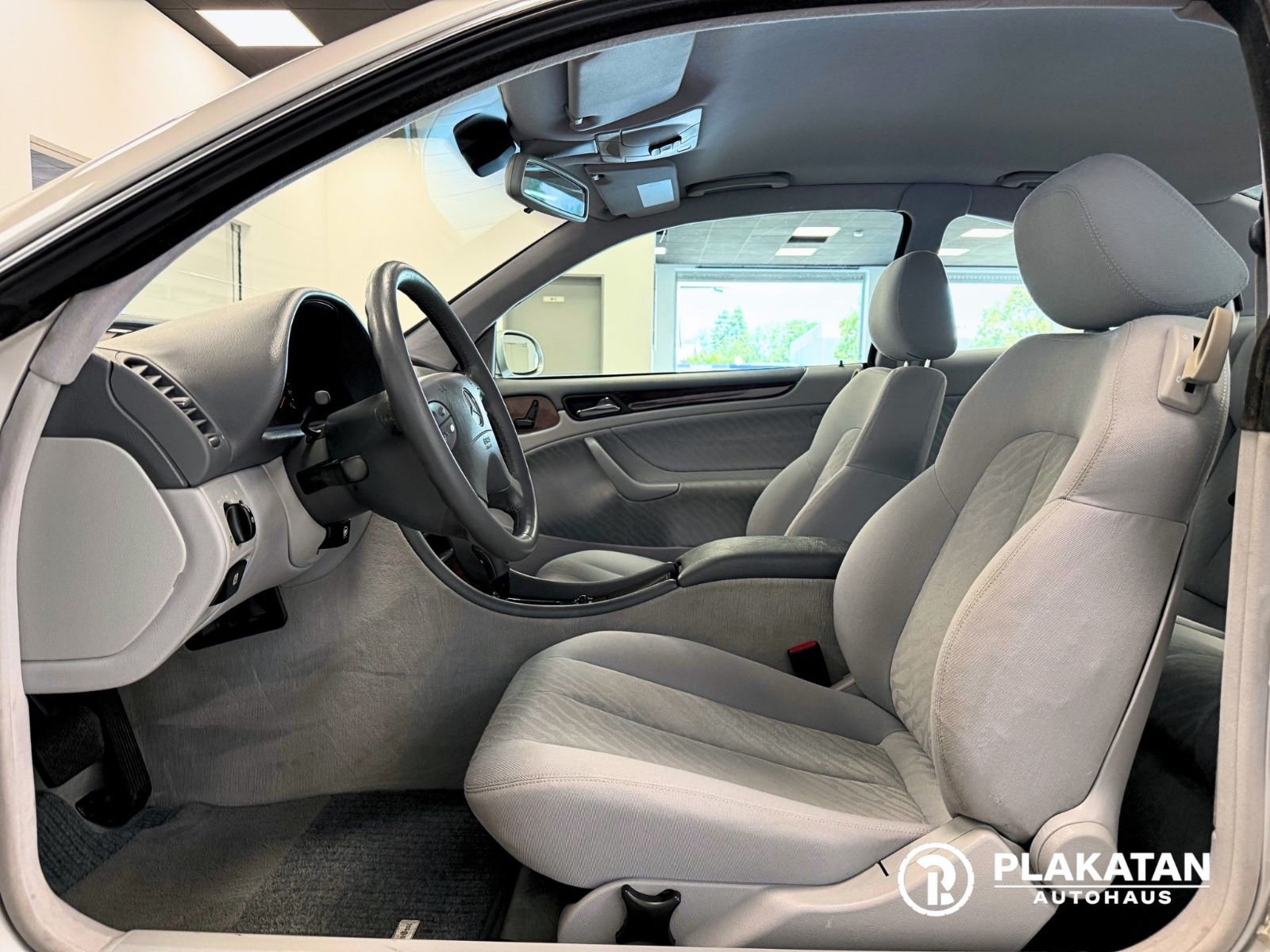 Fahrzeugabbildung Mercedes-Benz CLK 320 Elegance V6 Tempomat MB-Service