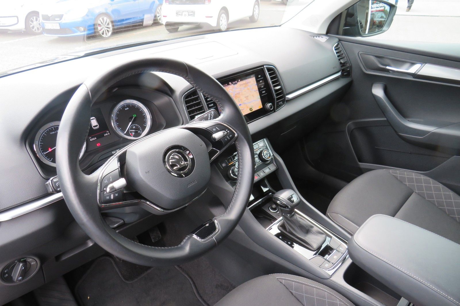 Fahrzeugabbildung SKODA Karoq Ambition DSG GRA AHK SITZH. KAMERA NAVI 1.