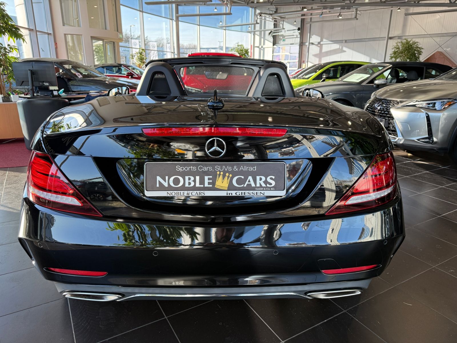 Fahrzeugabbildung Mercedes-Benz SLC 300 AMG MEMORY RFK LED