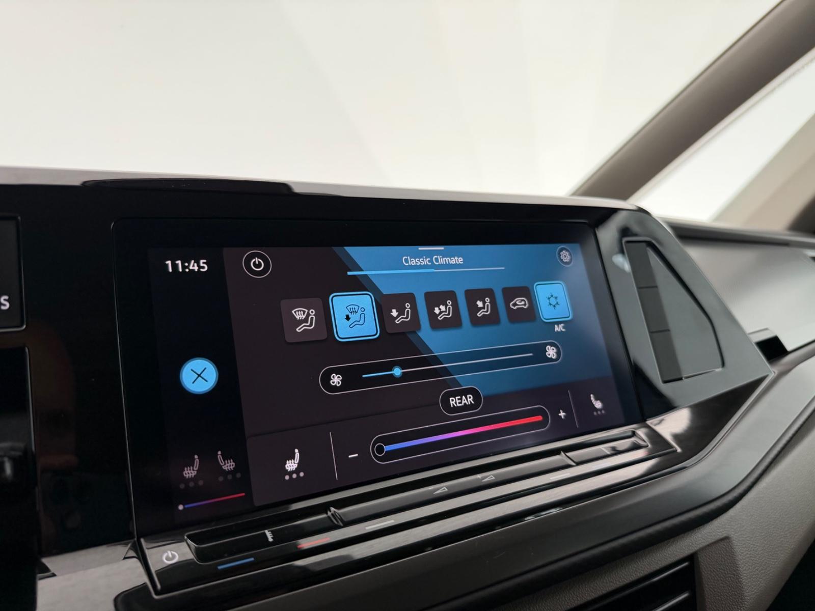 Volkswagen T7 Multivan 1.5 TSI*7.STZ*LED-AHK-R.KAM-TEMPOMAT