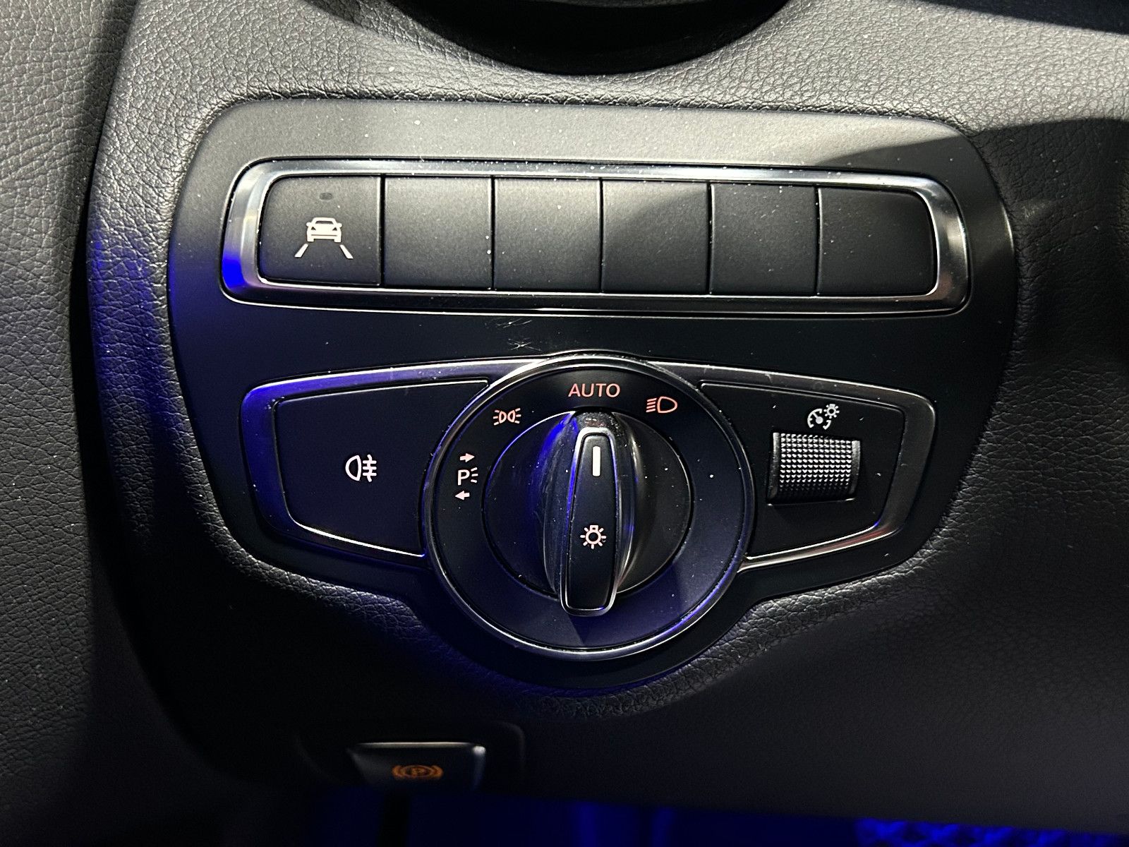 Fahrzeugabbildung Mercedes-Benz C 200 T-Modell/NAVI/KAMERA/APPLE/AMBIENTE/SHZ