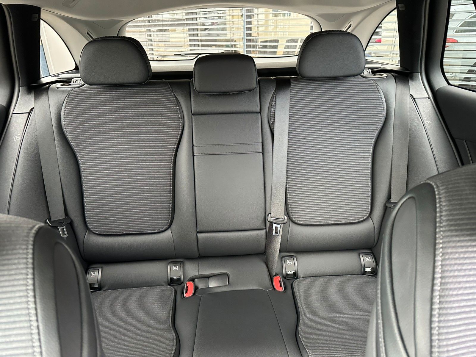 Fahrzeugabbildung Mercedes-Benz C 220 T d Avantgarde Navi AHK