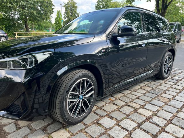 BMW iX1 xDrive30 , Allrad, M-Sportpaket