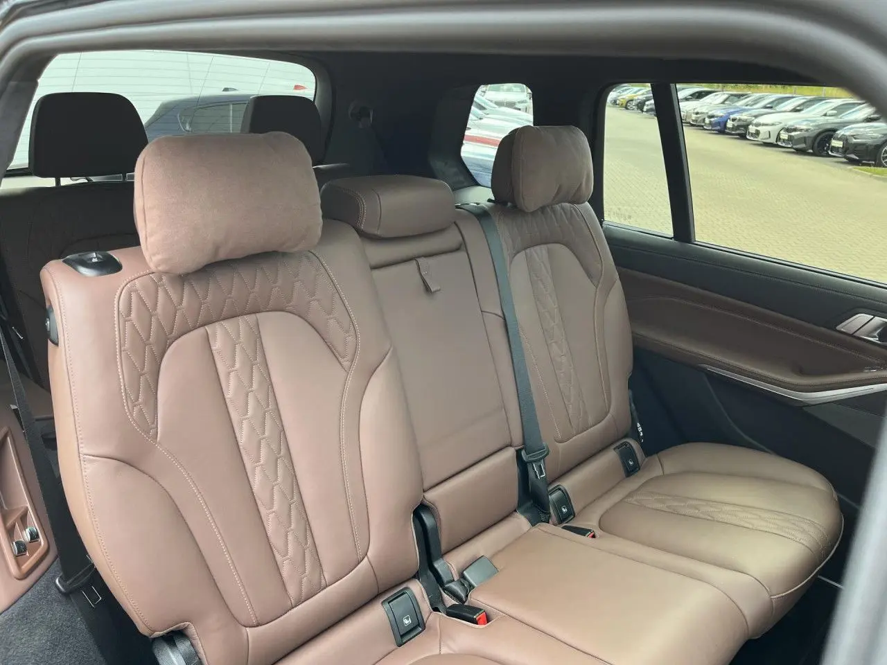BMW X7 M50i HUD H/K SoftCl 360° SkyLo AHK KomfSi
