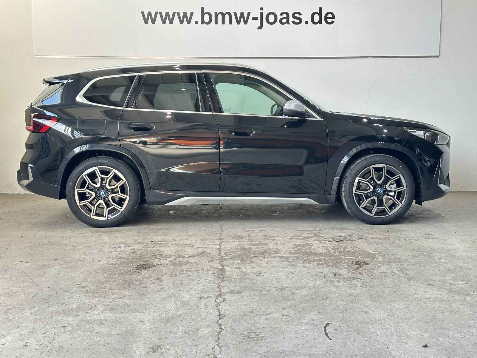 Fahrzeugabbildung BMW iX1 xDrive30 Komfortzugang, xLine, AHK Head-Up