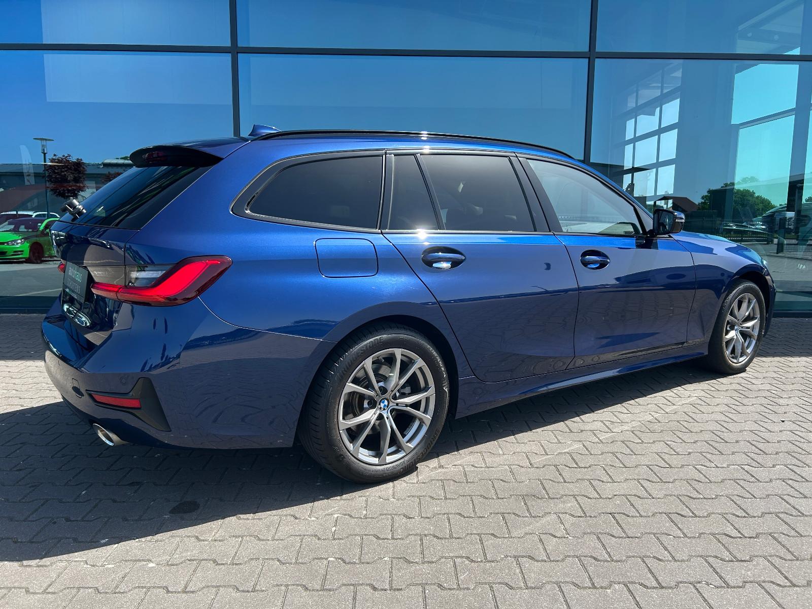 BMW 320d SportLine Autom. LED AHK Navi HUD Pano 17"