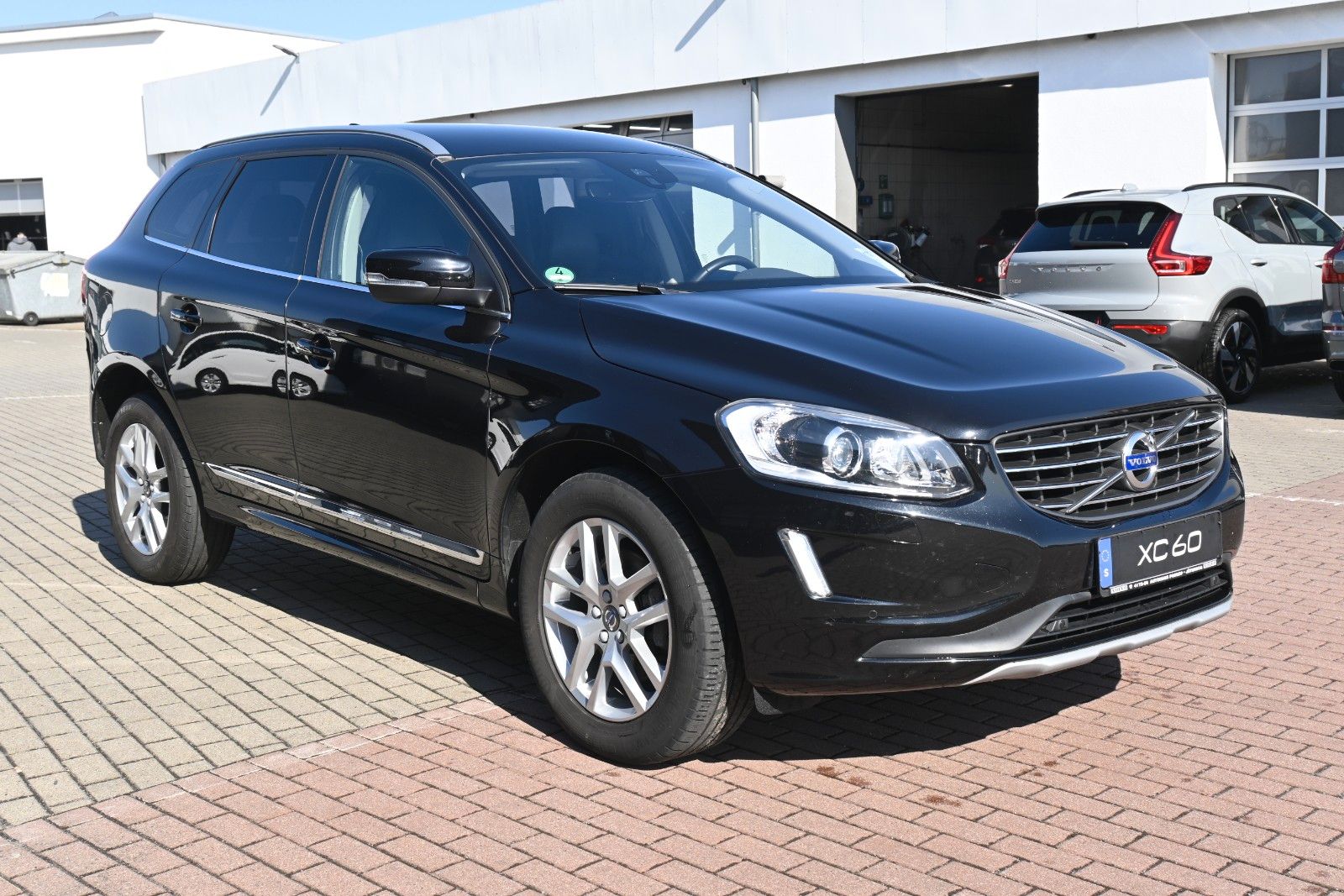 Fahrzeugabbildung Volvo XC60 D4 FWD Autom. Summum*STDHZG*RFK*