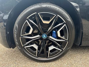 BMW iX xDrive40 Sportpaket Head-Up HK HiFi DAB LED
