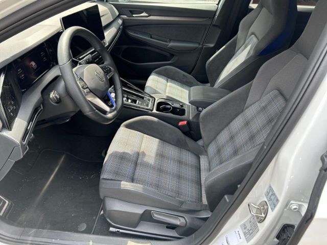 Fahrzeugabbildung Volkswagen Golf GTE MATRIX-LED HUD AREA VIEW DCC TRAVEL ASS