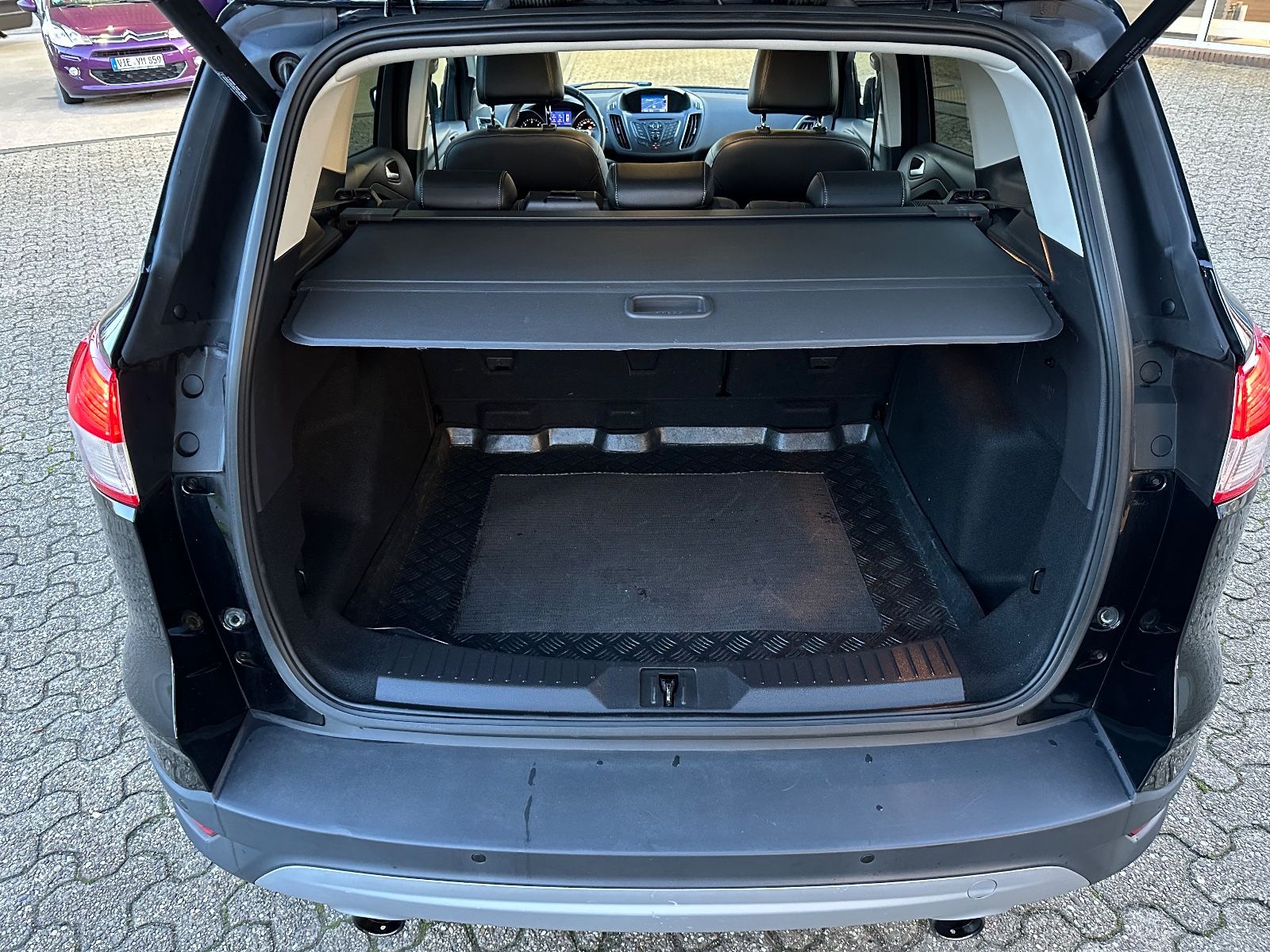Fahrzeugabbildung Ford Kuga 2.0 TDCi Titanium AHK/Navi/SHZG/GRA