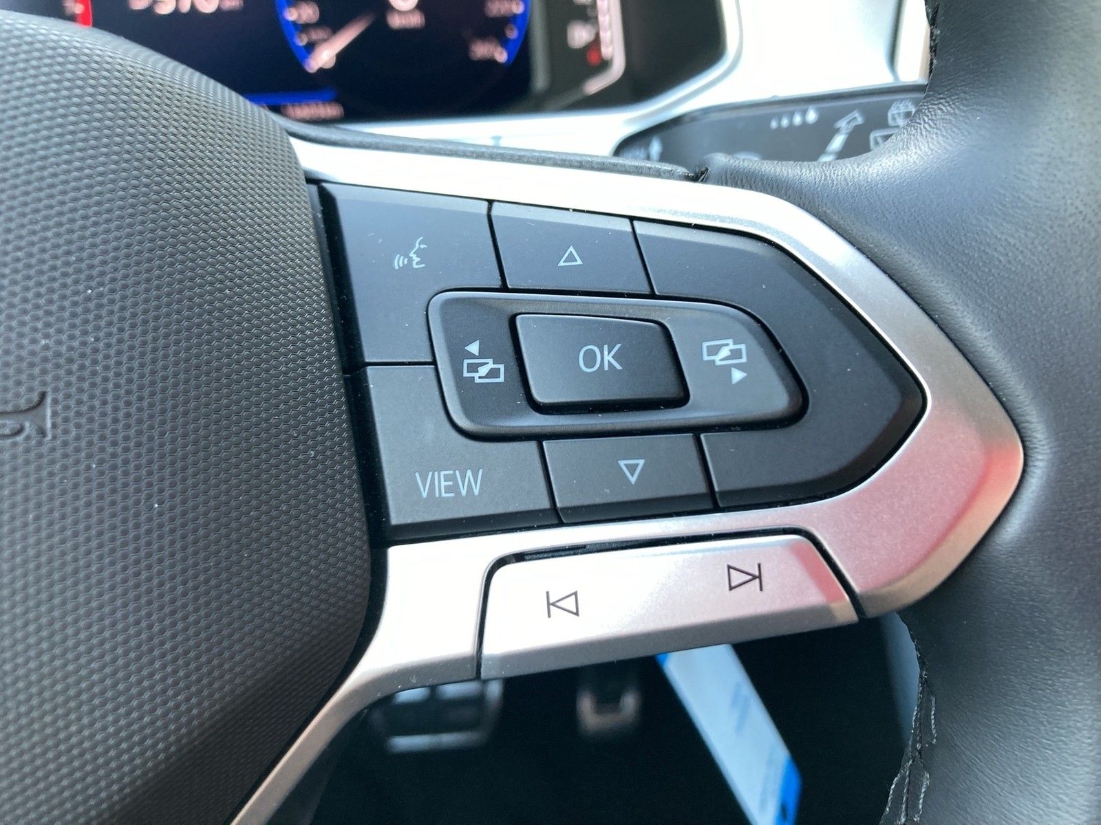 Fahrzeugabbildung Volkswagen T-Roc TSI Goal DSG LEDplus Navi AID ACC SHZ Park