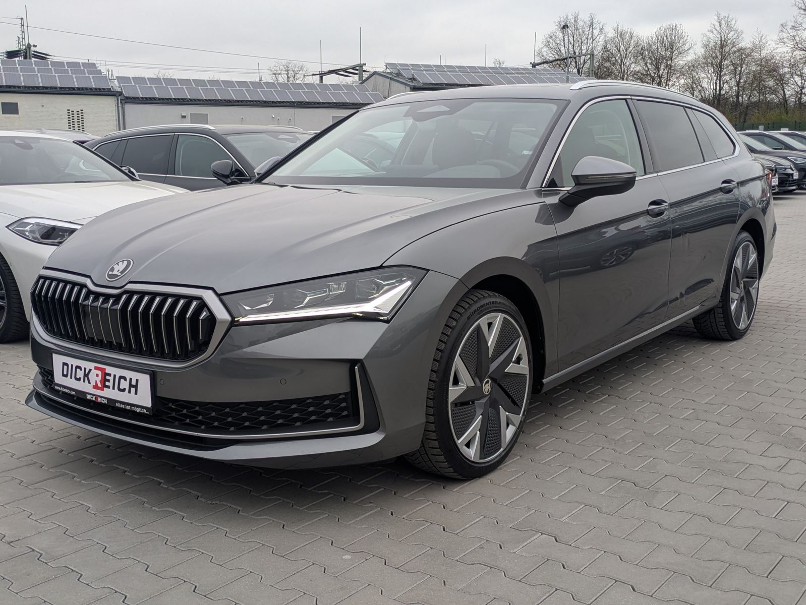 Fahrzeugabbildung SKODA Superb 2.0 TDI 4x4 Selection MATRIX*AHK*PANO*19"