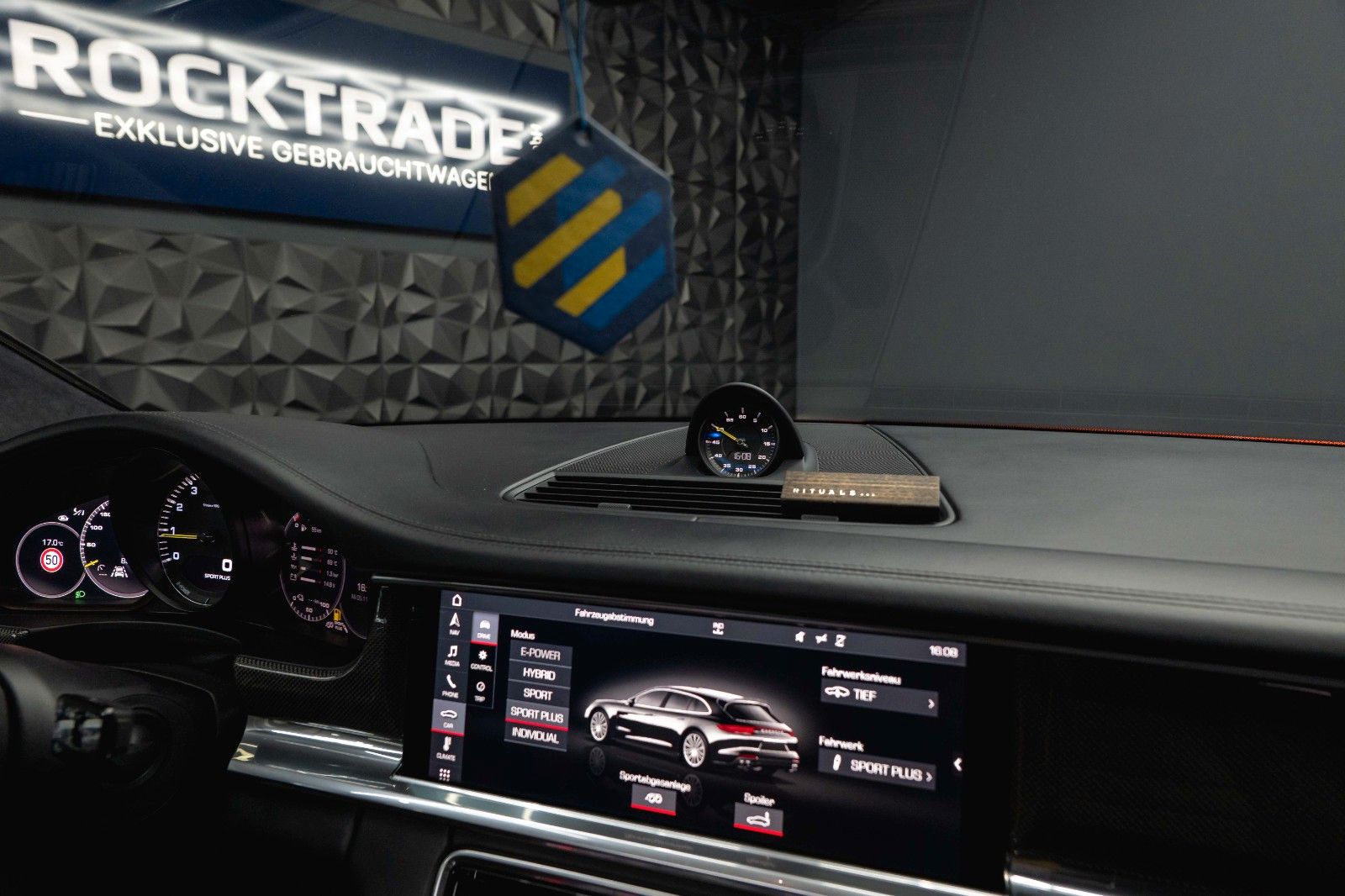 Fahrzeugabbildung Porsche Panamera Turismo 4 E-Hybrid Sport-Design *Pano*