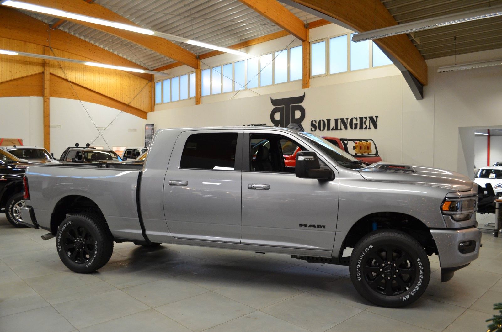 Fahrzeugabbildung Dodge RAM 2500 Laramie NIGHT Mega Cab 4x4