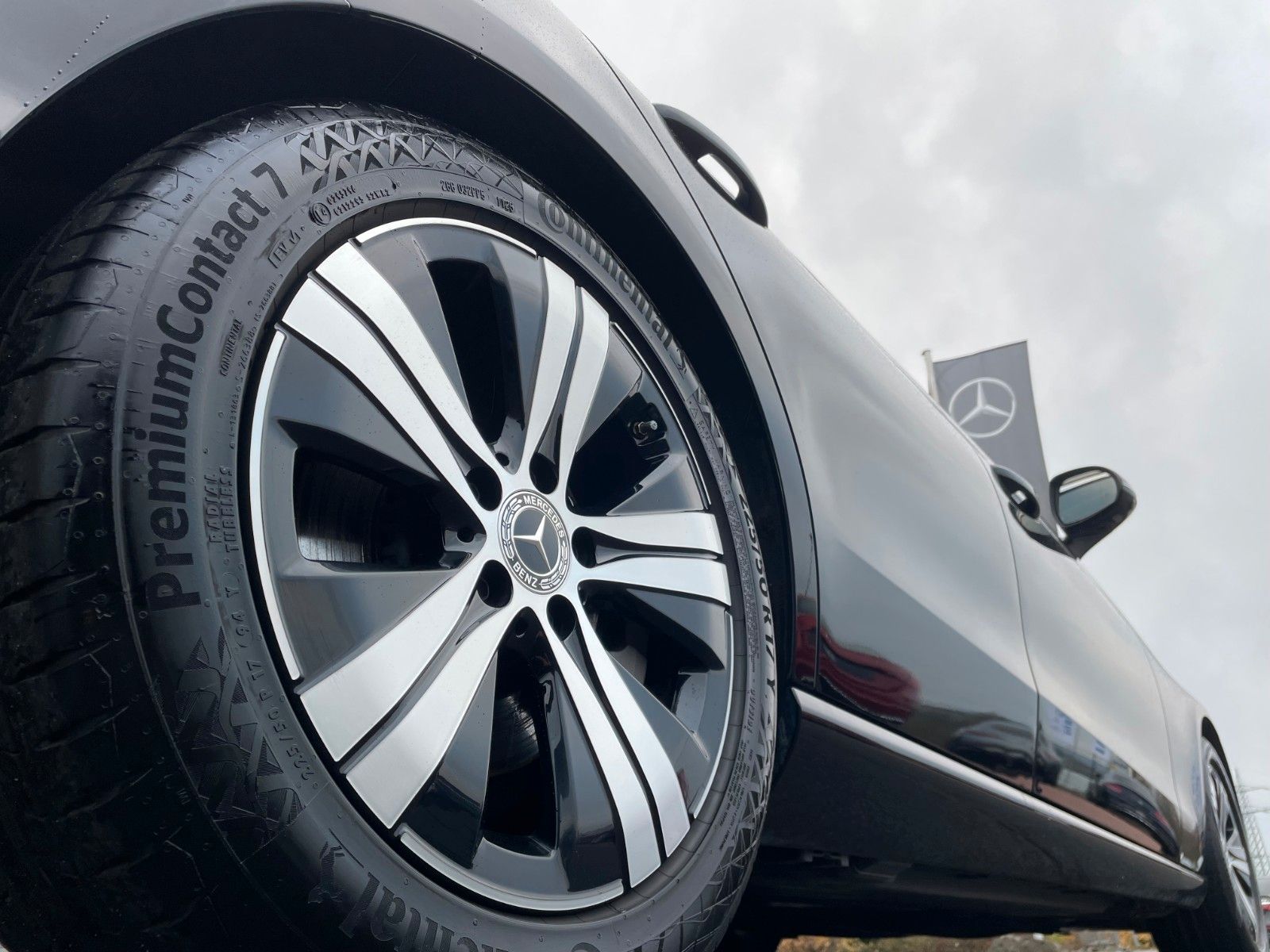 Fahrzeugabbildung Mercedes-Benz C 220 d T AVANTGARDE AHK+HUD+360°+STDH+DISTR