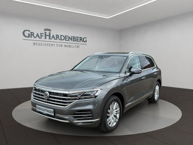 VW Touareg Elegance 3.0 TSI 4 Motion AHK-Pano-Night
