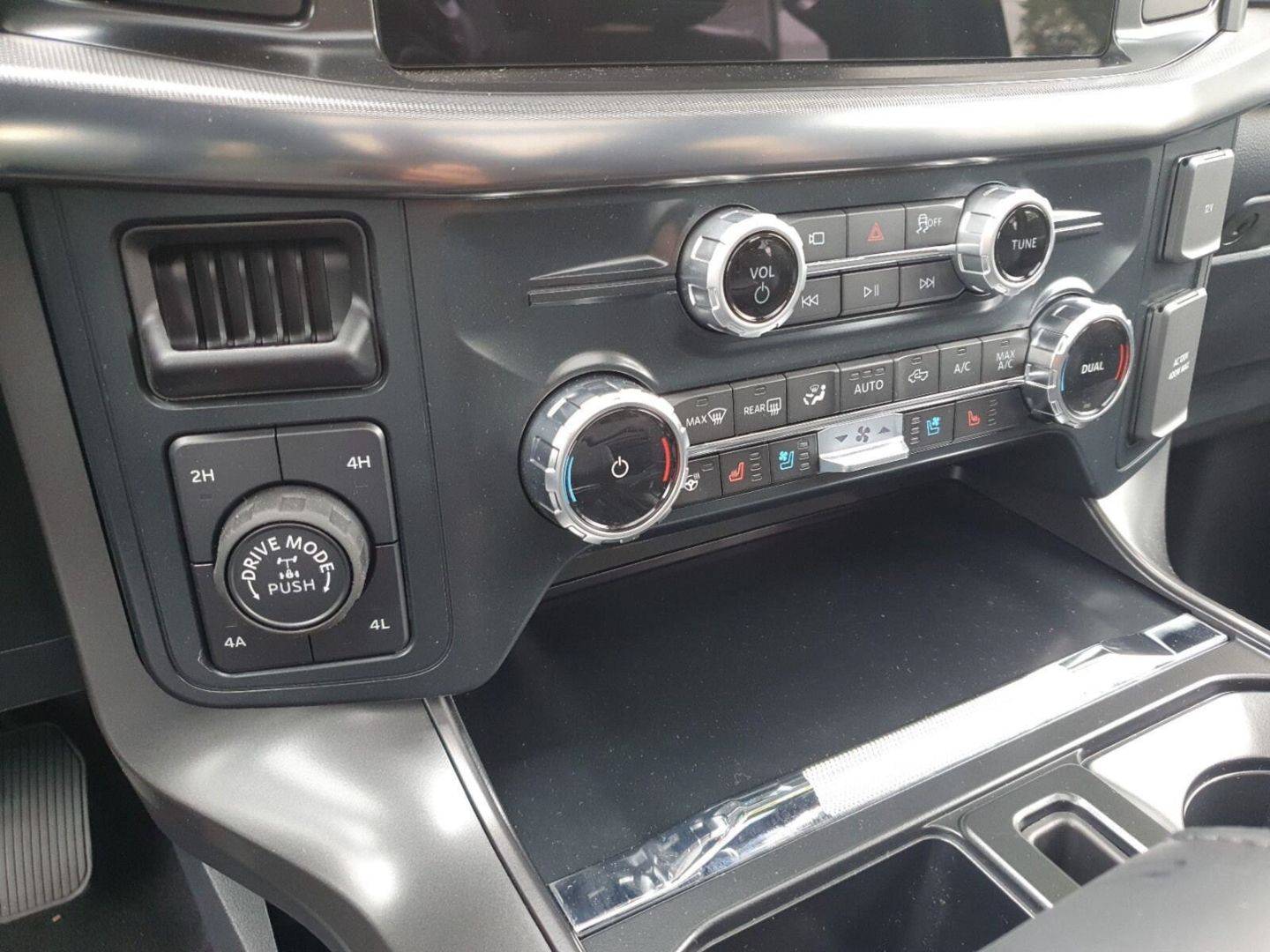 Fahrzeugabbildung Ford F 150 Lariat Black MY25 5,0-V8 4x4 SuperCrew-Vol