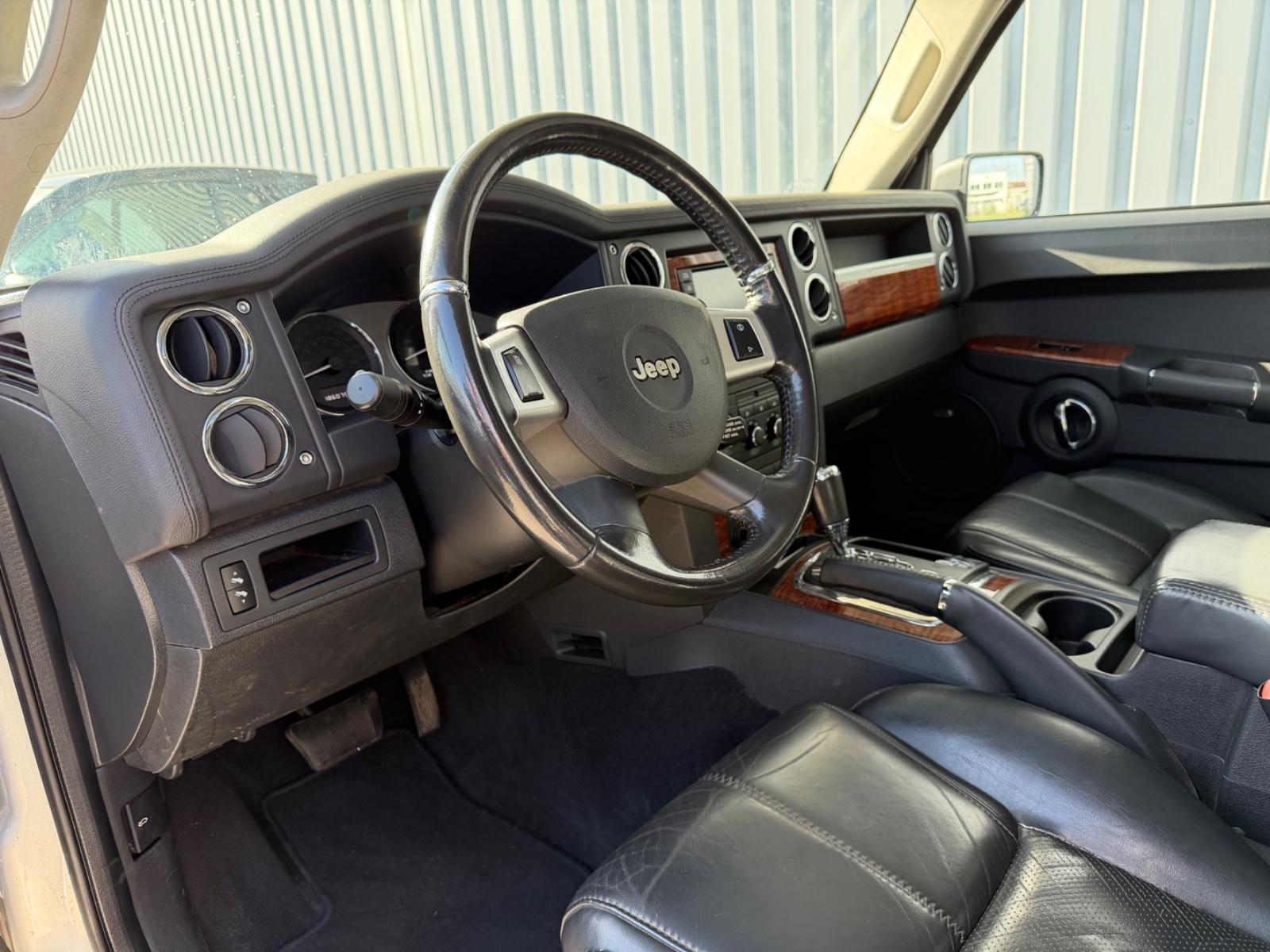 Jeep Commander 3.0 CRD V6 218 ch – 4x4 – 7 places – BVA – Toit panoramique – 186 000 km