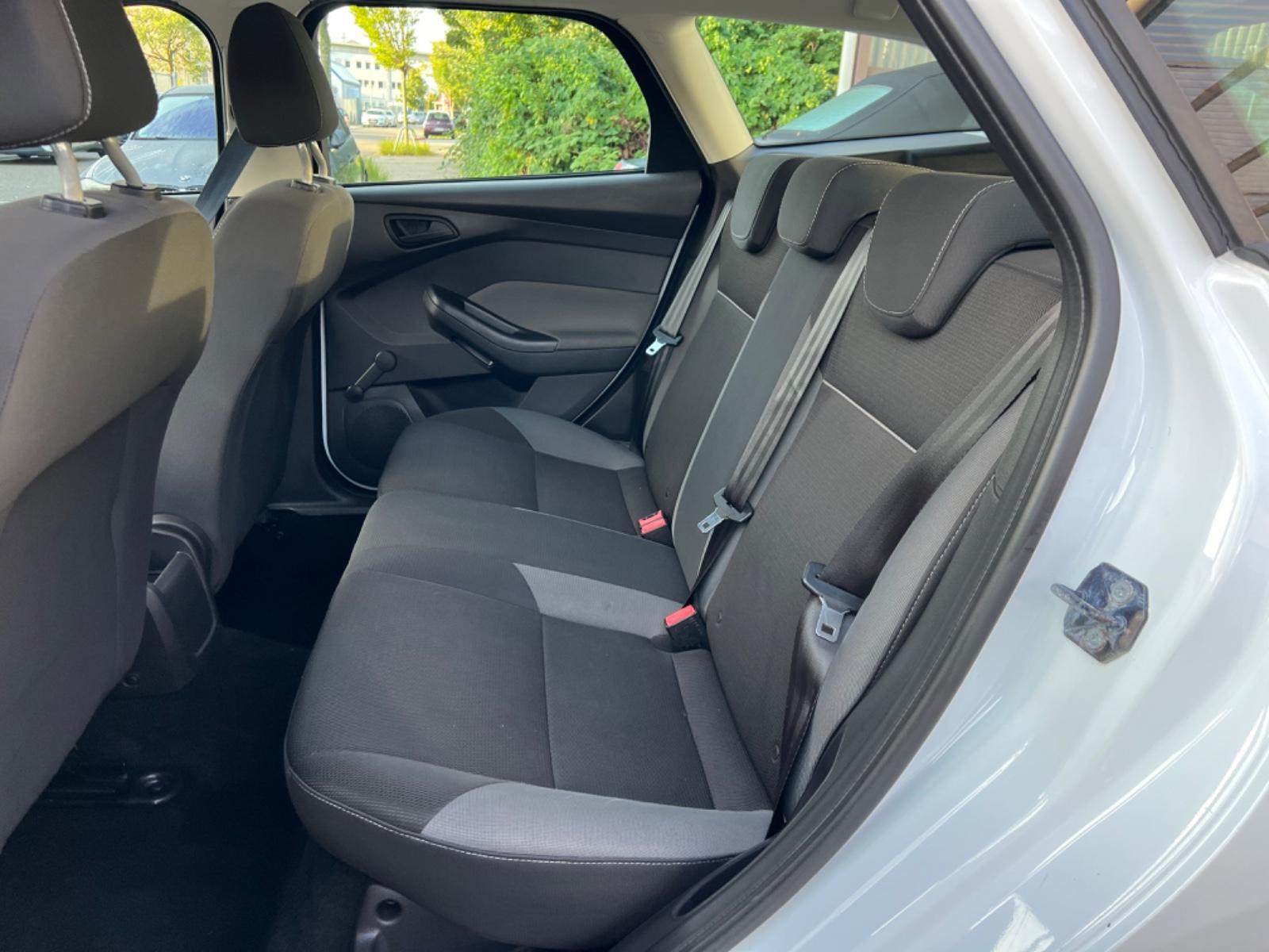 Ford Focus 2014 — photo 9