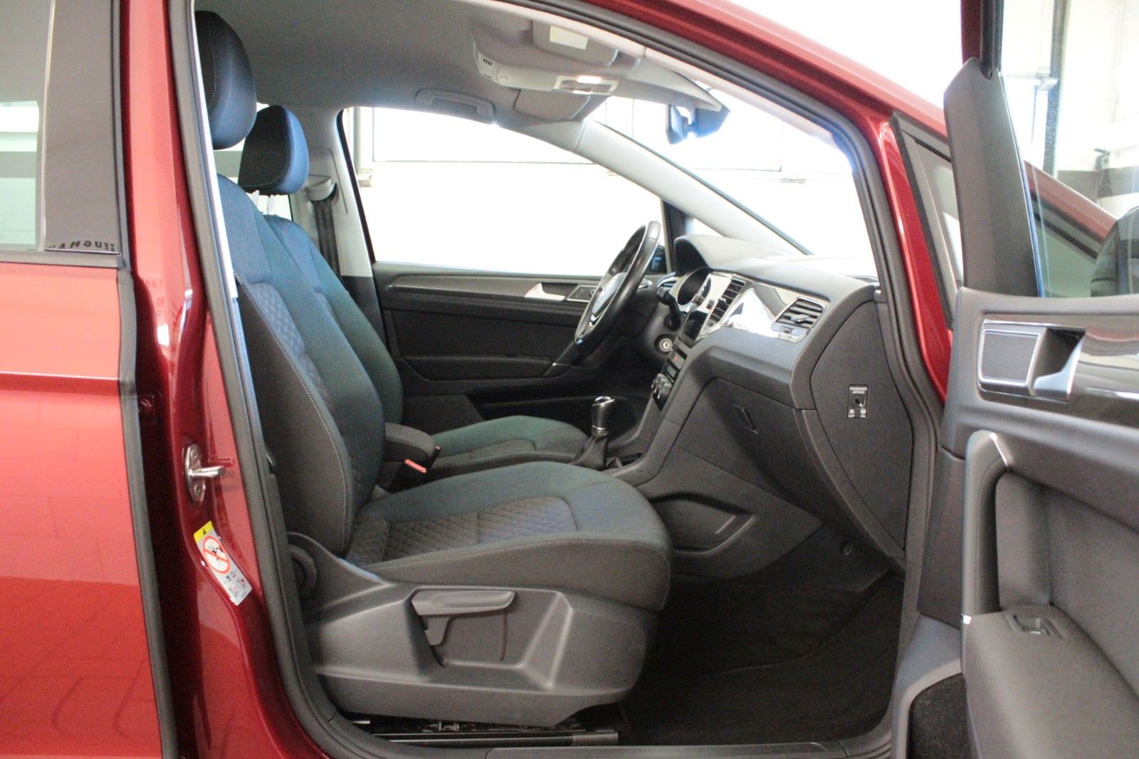 Fahrzeugabbildung Volkswagen Golf Sportsvan 1.0 TSI OPF IQ.DRIVE
