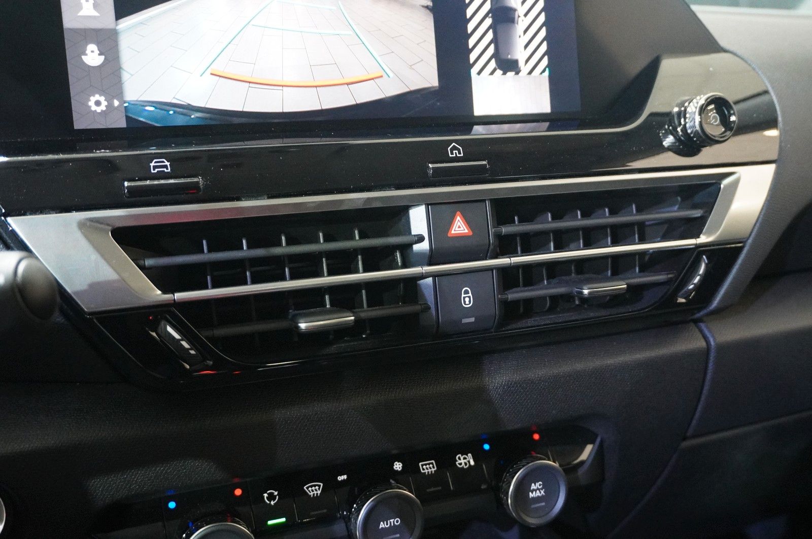 Fahrzeugabbildung Citroën C4 Lim. 1.2T PLUS NAVI/LED/KAMERA/SPORT /VIR/DAB