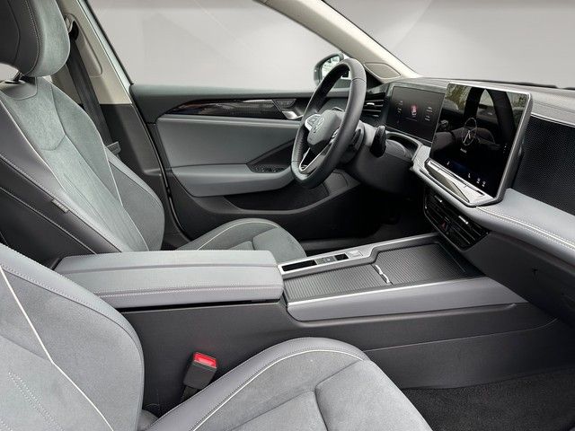 Fahrzeugabbildung Volkswagen Passat 1.5eTSI DSG Business LED+DIGI+KAM+AHK+ACC