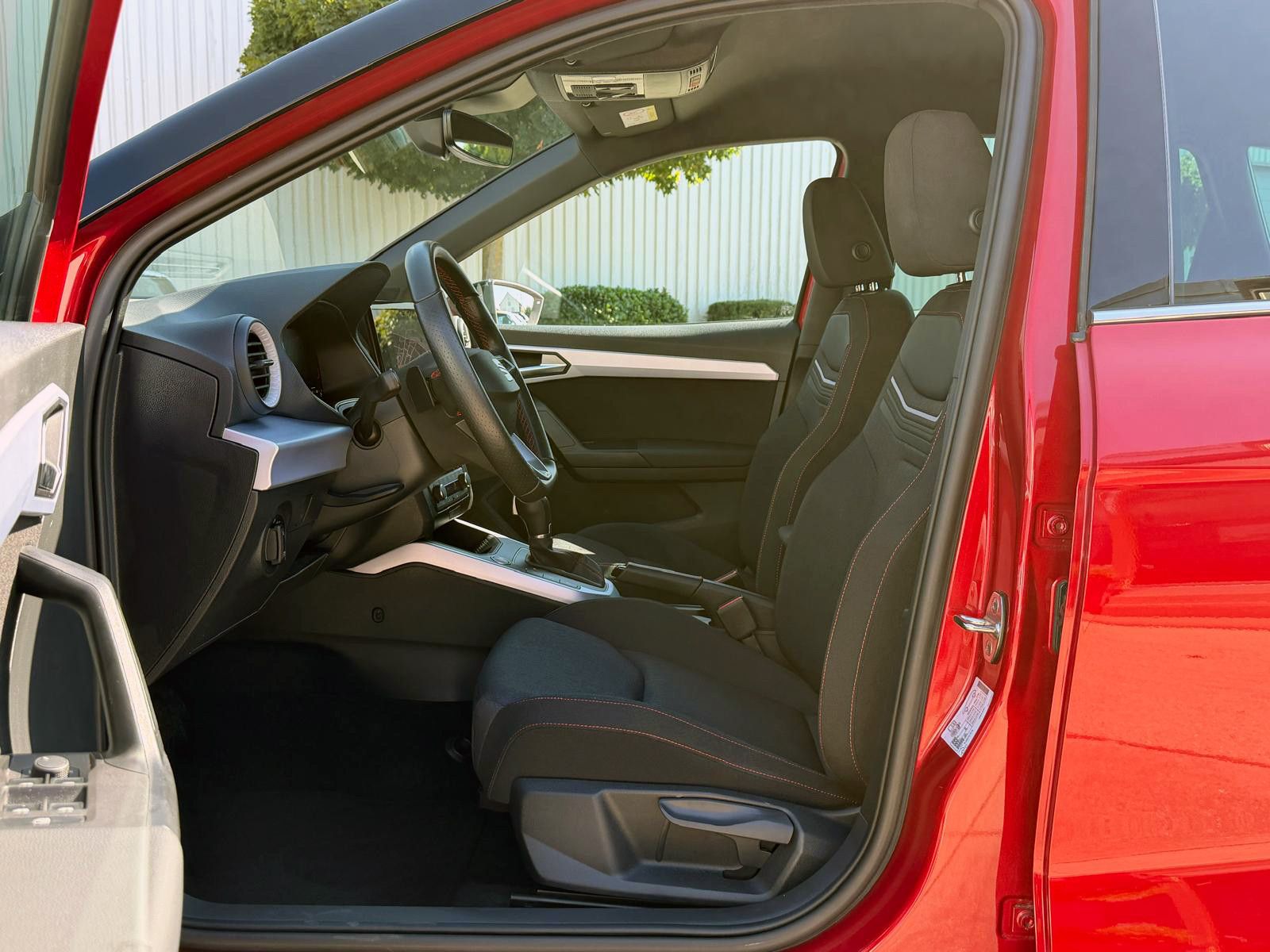 Fahrzeugabbildung SEAT Arona 1.0 TSI DSG FR NAVI LED ACC KAMERA PDC SHZ