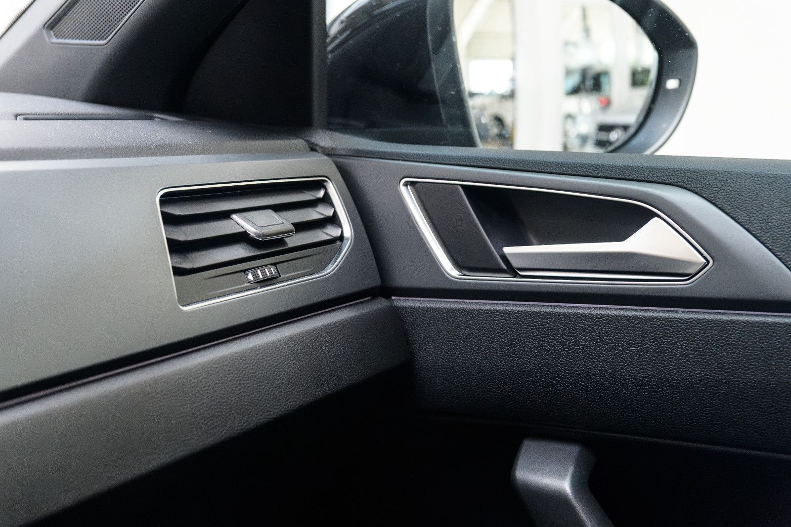 Fahrzeugabbildung Volkswagen Taigo R-Line 1.5 TSI DSG IQ-LED+AHK+KAMERA+ACC