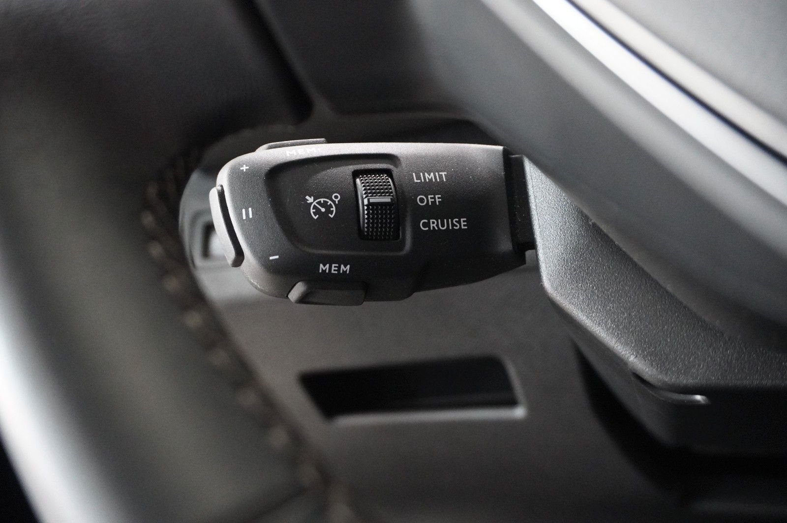 Fahrzeugabbildung Peugeot 3008 1.2T ALLURE PACK NAVI/LED/KAMERA/SH/SPORT