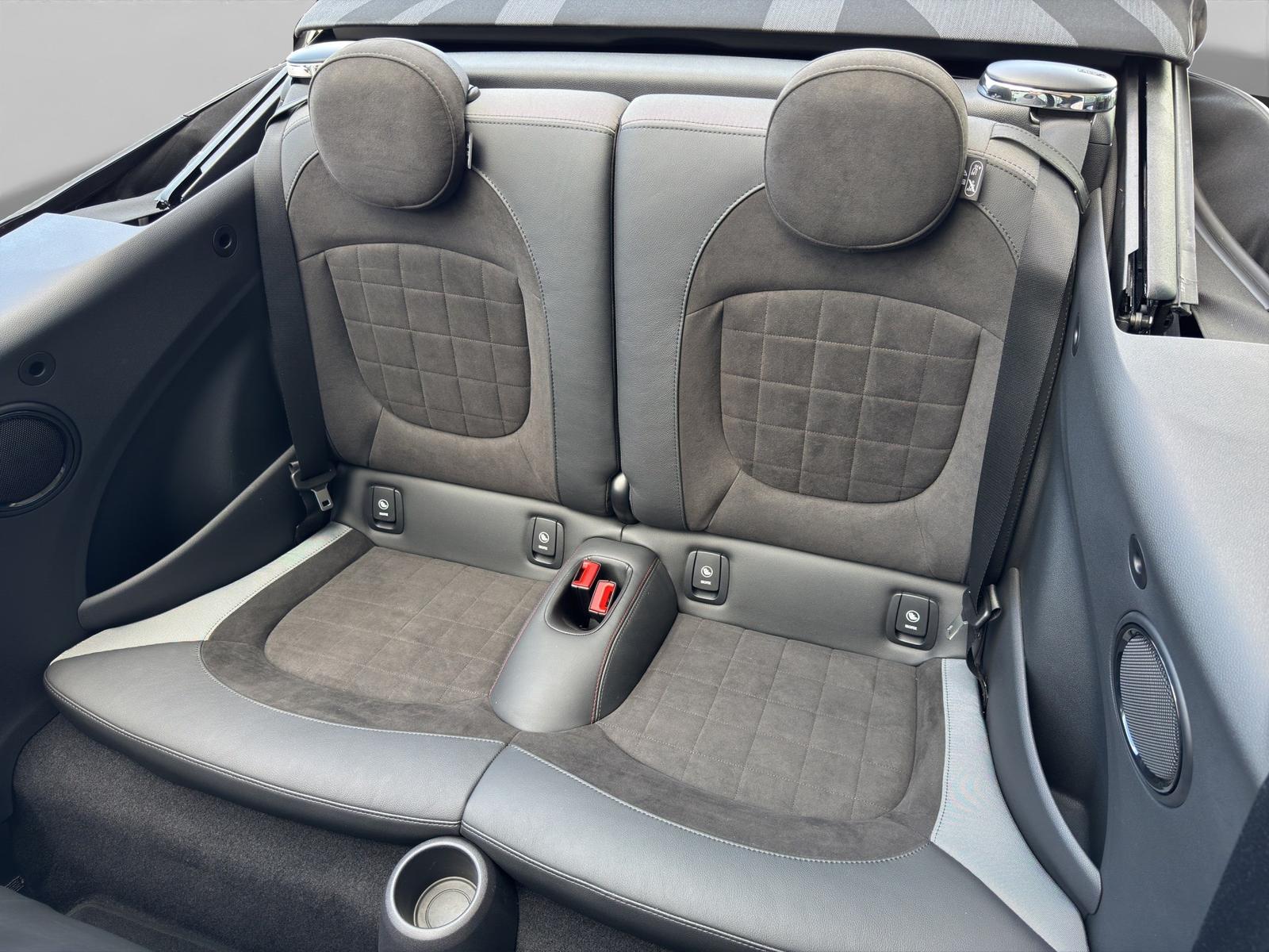 MINI Cooper S Cabrio JCW Trim adaptiverLED Lenkradhei