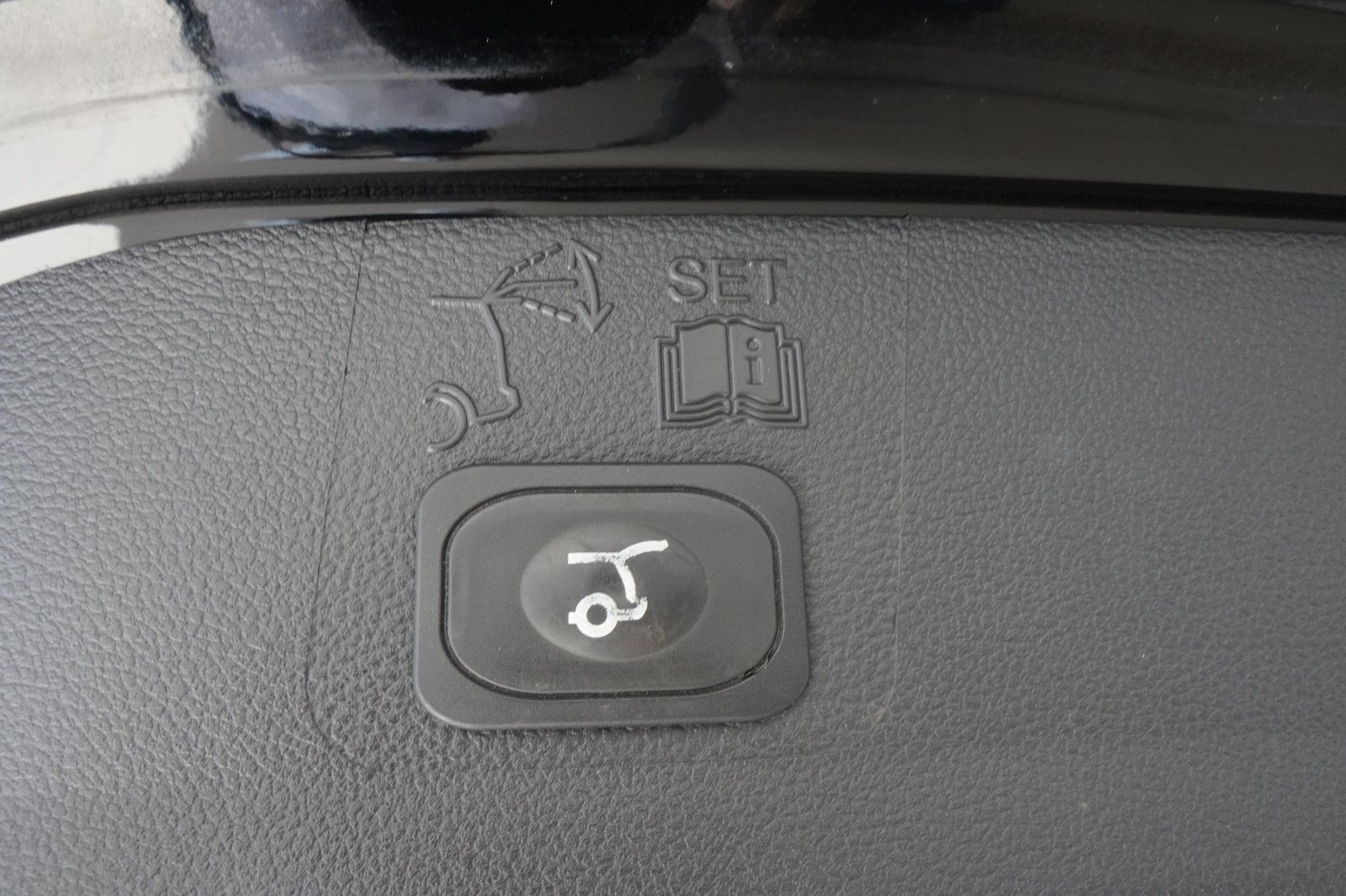 Fahrzeugabbildung Ford Kuga Individual *1.Hand*Autom.*Navi*Leder*Kamera