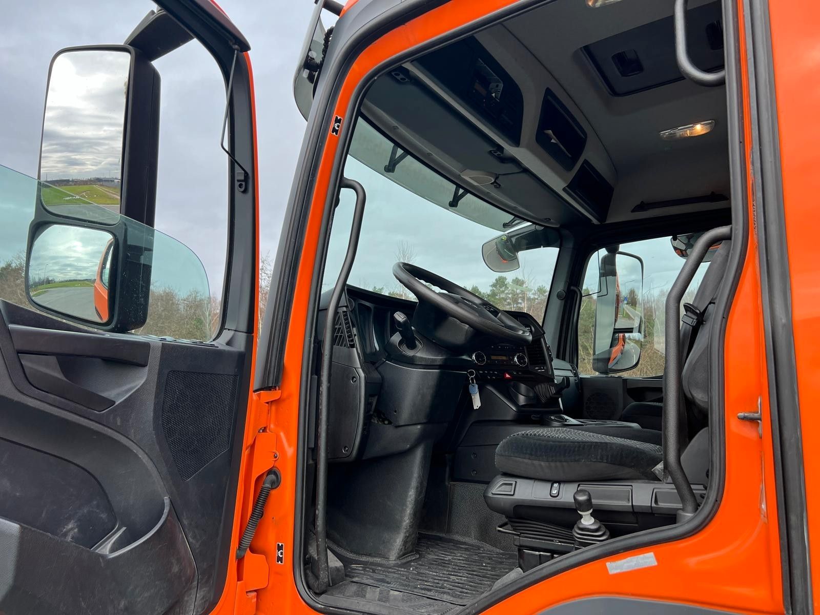 Fahrzeugabbildung Mercedes-Benz Arocs 2643 Kipper PK 18002 Kran Bordmatik