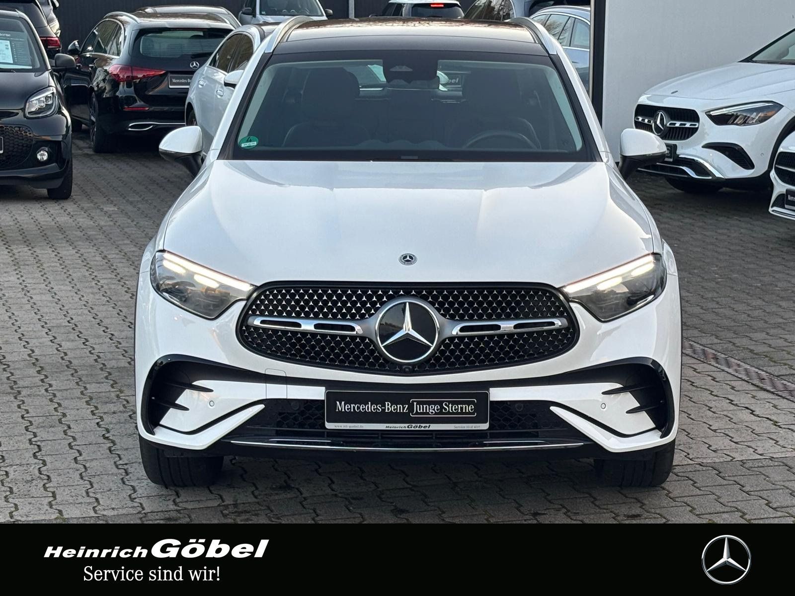 Fahrzeugabbildung Mercedes-Benz GLC 300 4M AMG-PREM PANO SH AHK WP SHIF 360°KAM