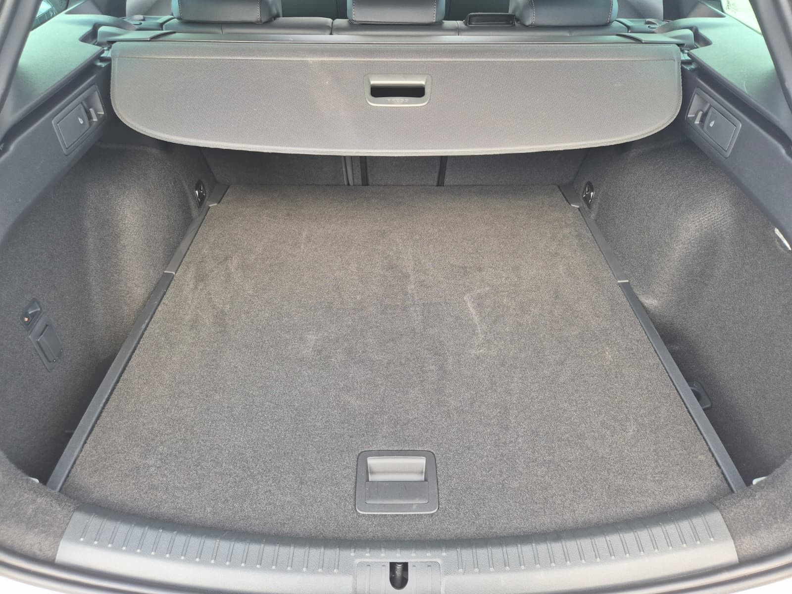Fahrzeugabbildung CUPRA Leon 1.5 eTSI PANO*DCC*MATRIX*DINAMICA*AHK*5JG.