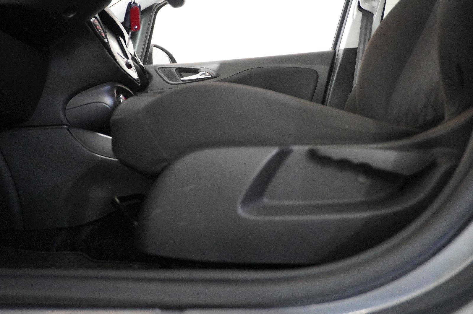 Fahrzeugabbildung Opel Corsa E 1.4 120 JAHRE 5-TÜR NAVI/SHZ/PDC/TEMP.
